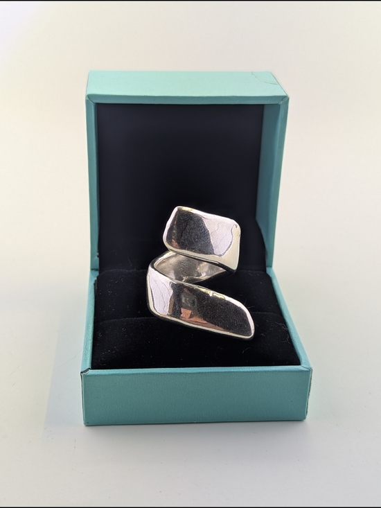 Jewelry - ✨ Vintage Sterling Silver Bypass Ring Modernist Ribbon Design ✨